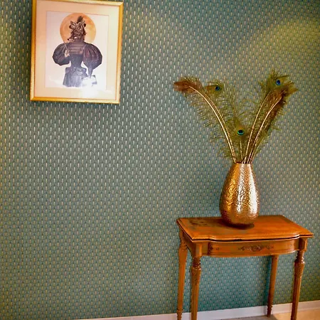 The Flowerhouse Apartment *
